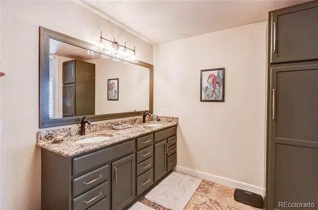 3624 S Ivory Court Aurora, CO 80013