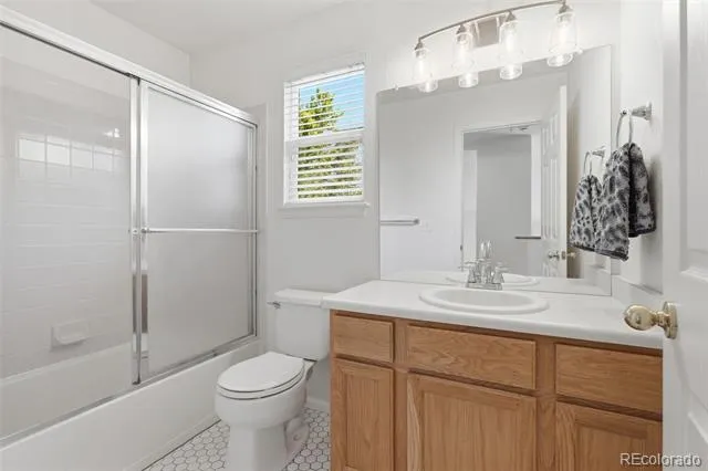 8814 S Field Court Littleton, CO 80128