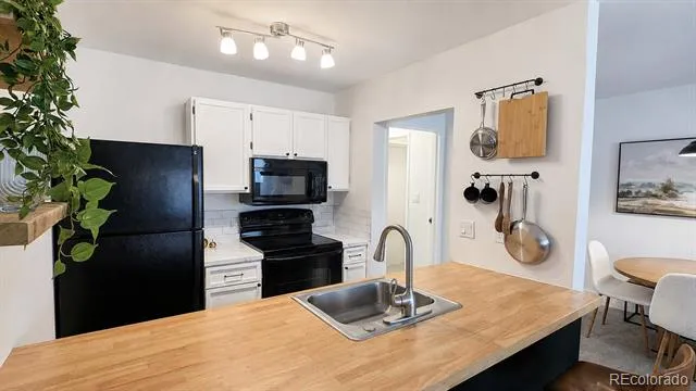 532 Oakwood Drive #D103 Castle Rock, CO 80104