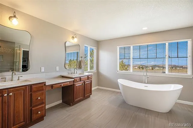 24871 E Ontario Drive Aurora, CO 80016