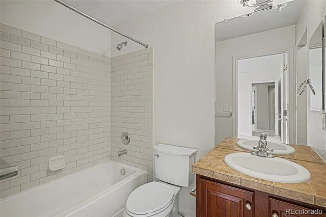 24871 E Ontario Drive Aurora, CO 80016