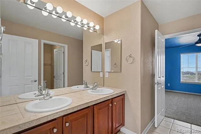 24871 E Ontario Drive Aurora, CO 80016