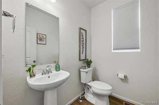 608 Bersshine Court Aurora, CO 80137