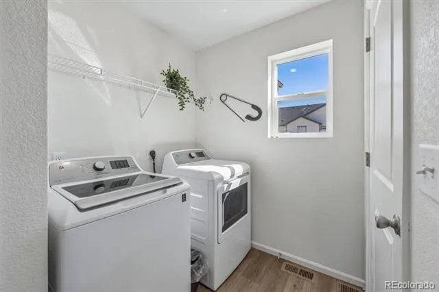 608 Bersshine Court Aurora, CO 80137