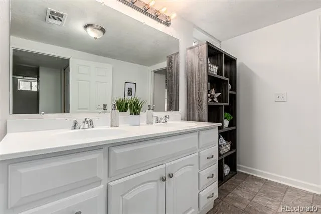 3110 W Bear Creek Drive Englewood, CO 80110