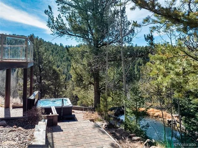 528 Mohawk Heights Florissant, CO 80816