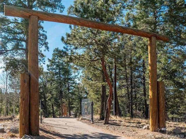 528 Mohawk Heights Florissant, CO 80816