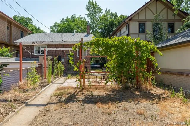 851 S Vine Street Denver, CO 80209