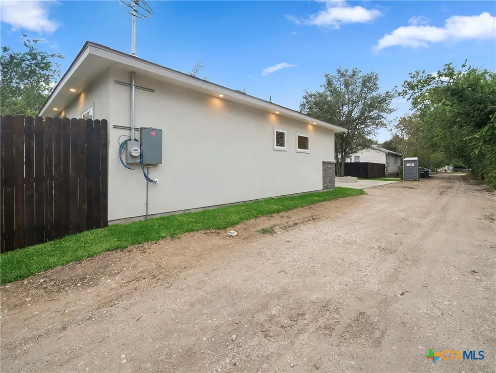 5338 Howard Street San Antonio, TX 78212