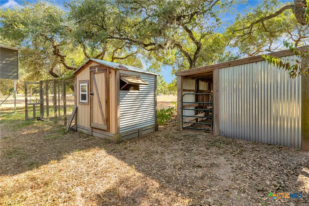 1079 Private Road 1051 Hallettsville, TX 77964