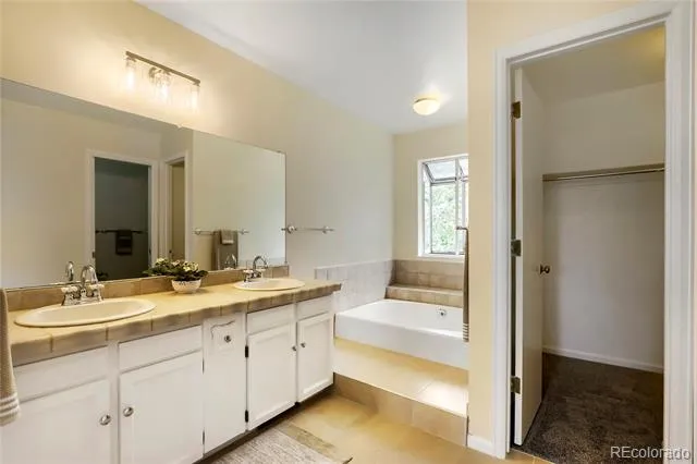 490 S Kingston Circle Aurora, CO 80012