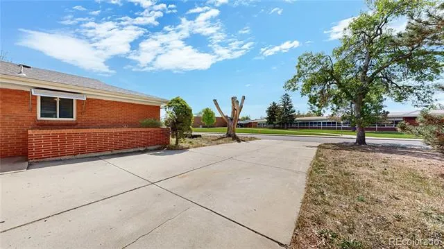 359 Quentin Street Aurora, CO 80011