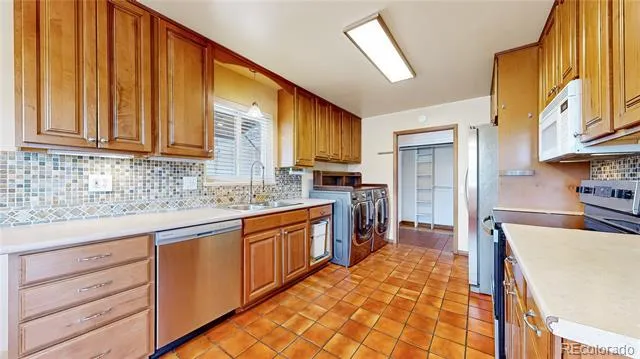 359 Quentin Street Aurora, CO 80011