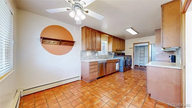 359 Quentin Street Aurora, CO 80011