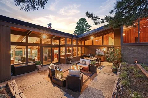 32042 Horseshoe Drive