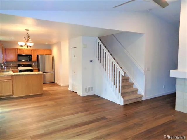 10482 Hyacinth Street Highlands Ranch, CO 80129
