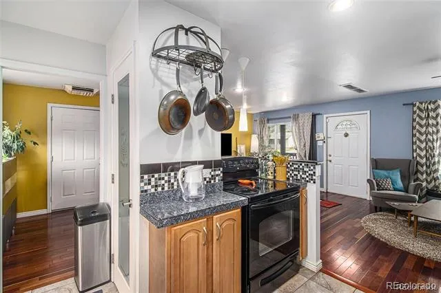 2895 S Cherry Way Denver, CO 80222