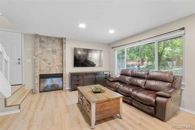 1206 S Dillon Way Aurora, CO 80012