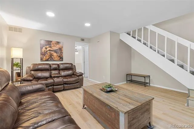 1206 S Dillon Way Aurora, CO 80012