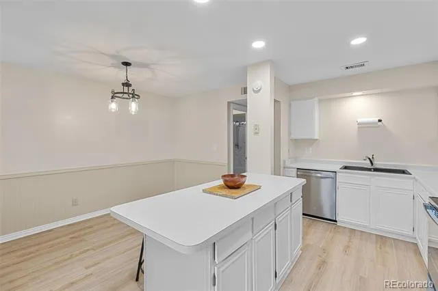 1206 S Dillon Way Aurora, CO 80012