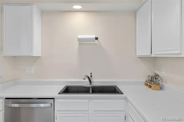 1206 S Dillon Way Aurora, CO 80012