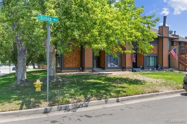 1206 S Dillon Way Aurora, CO 80012
