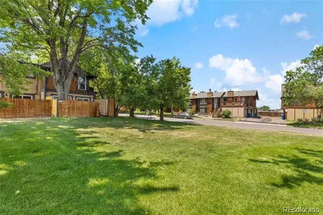 1206 S Dillon Way Aurora, CO 80012