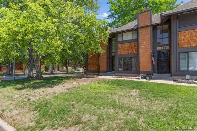1206 S Dillon Way Aurora, CO 80012