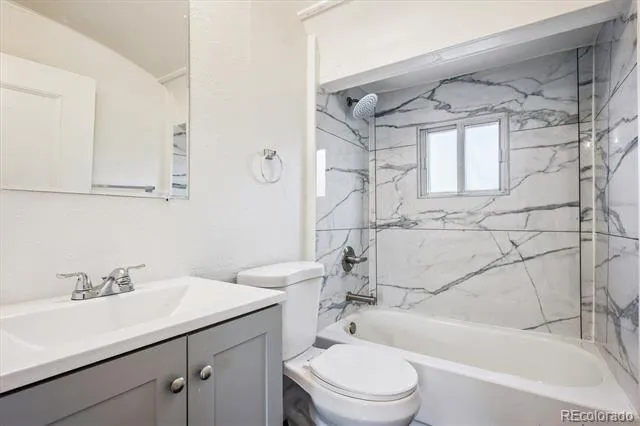 2110 Eagle Circle Aurora, CO 80011