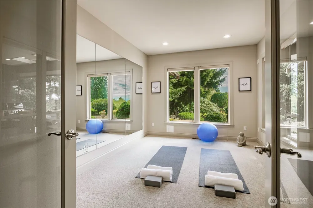 8660 Great Horned Owl Lane Blaine, WA 98230