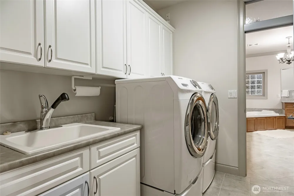 8660 Great Horned Owl Lane Blaine, WA 98230