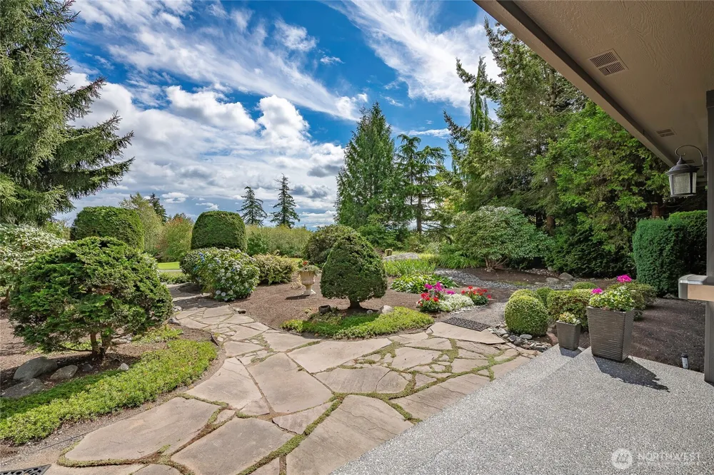 8660 Great Horned Owl Lane Blaine, WA 98230