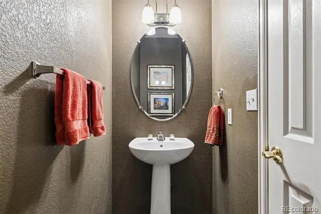 6142 Devinney Way Arvada, CO 80004
