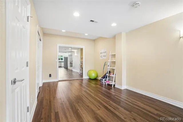 8272 Greenwood Place Niwot, CO 80503