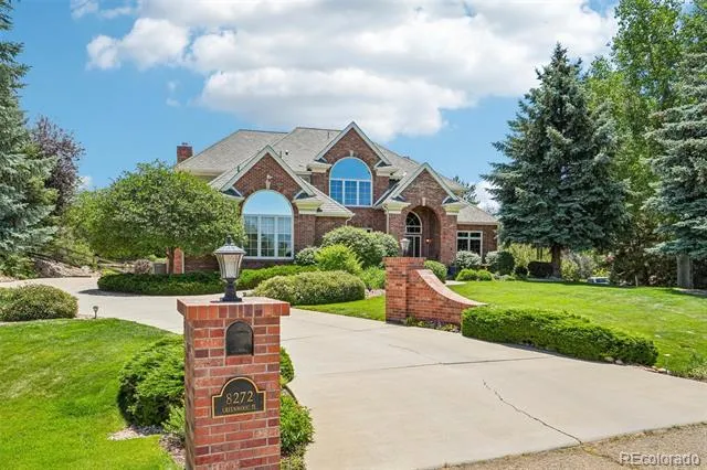 8272 Greenwood Place Niwot, CO 80503