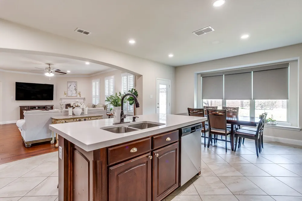 124 Lone Oak Drive Crowley, TX 76036