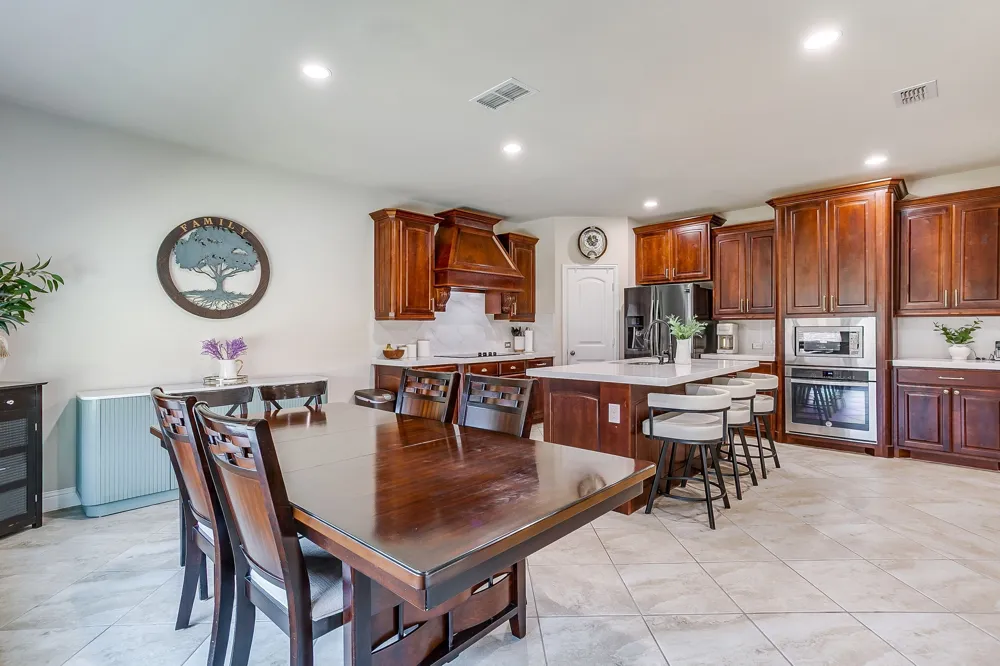 124 Lone Oak Drive Crowley, TX 76036