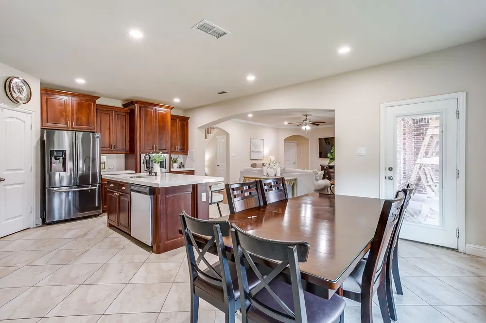 124 Lone Oak Drive Crowley, TX 76036