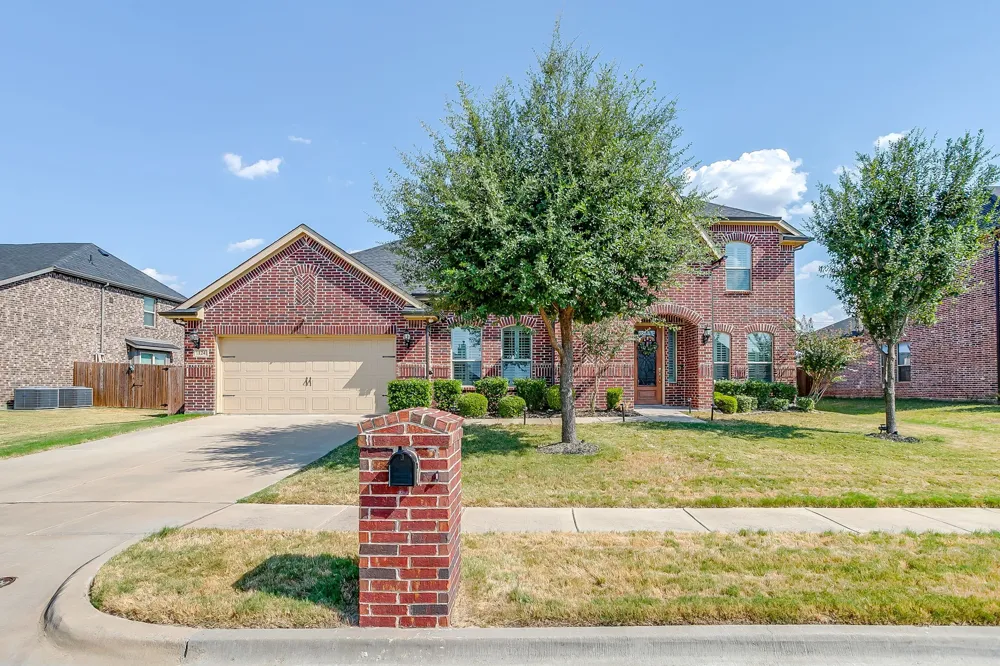 124 Lone Oak Drive Crowley, TX 76036