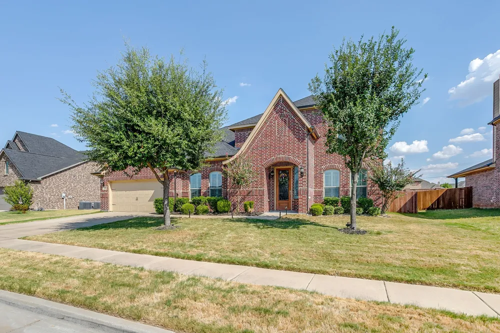 124 Lone Oak Drive Crowley, TX 76036