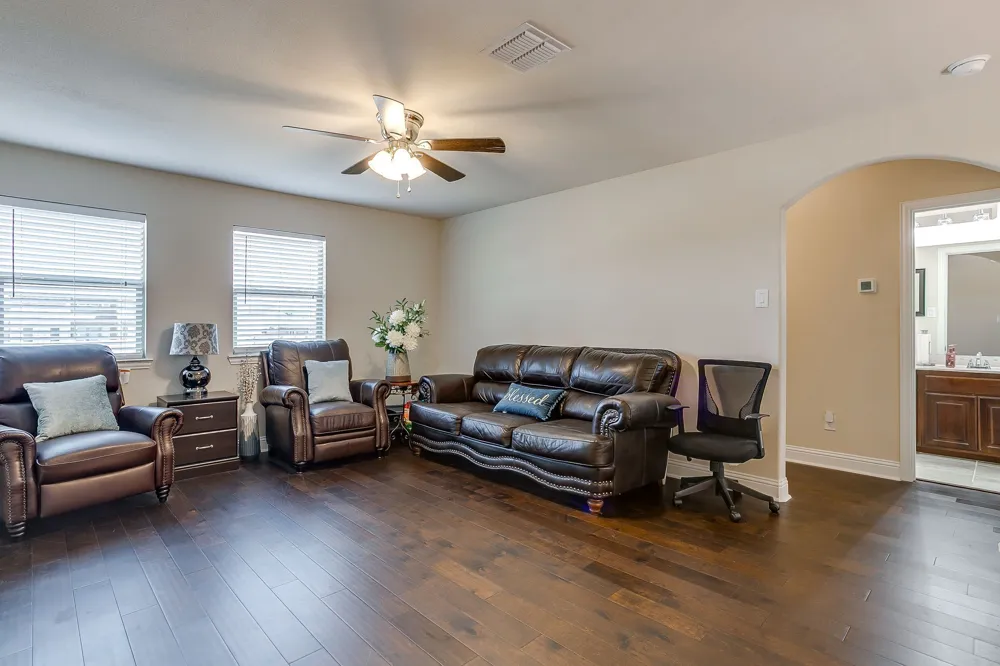 124 Lone Oak Drive Crowley, TX 76036