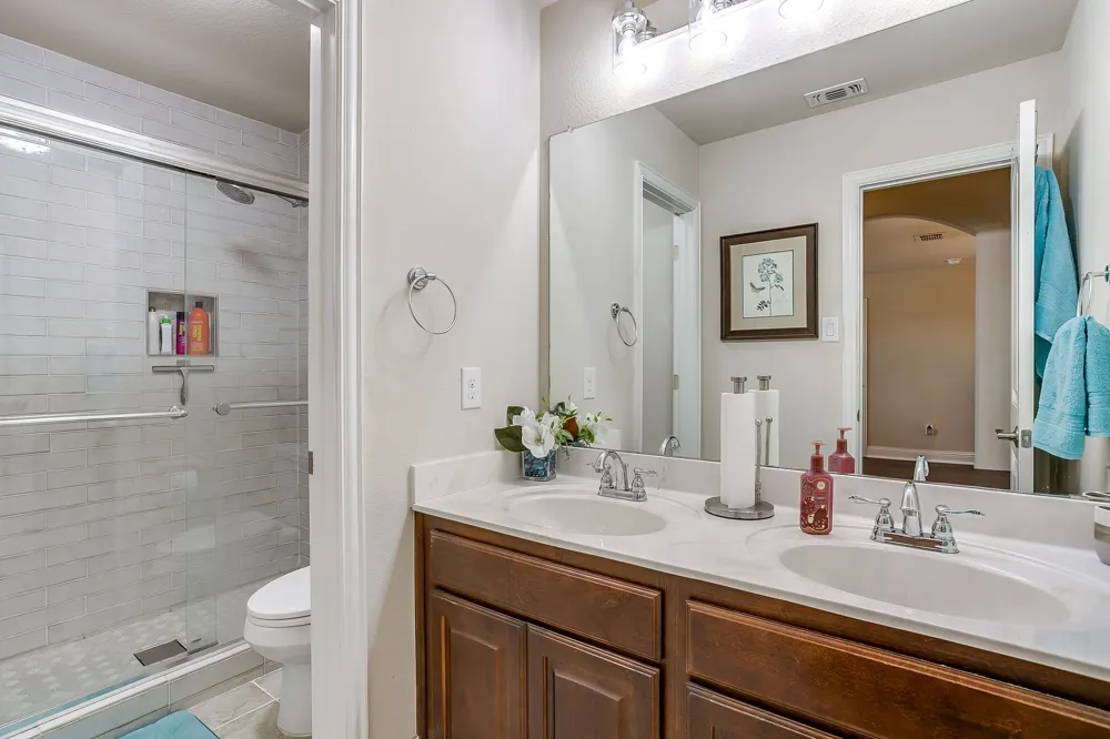 124 Lone Oak Drive Crowley, TX 76036