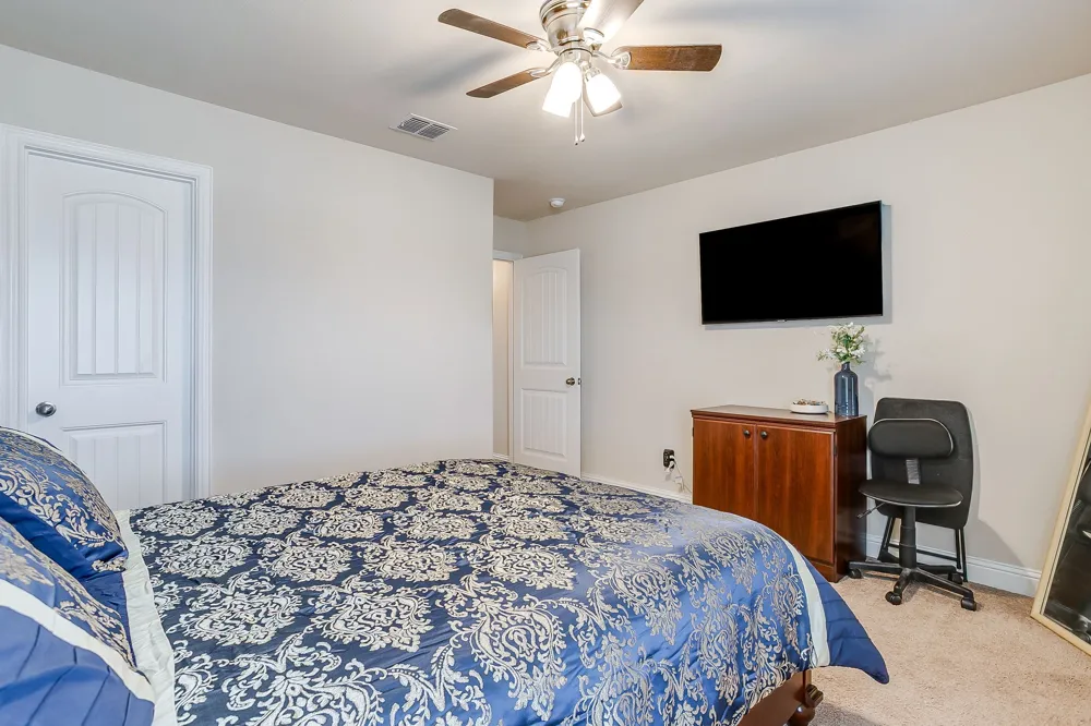 124 Lone Oak Drive Crowley, TX 76036