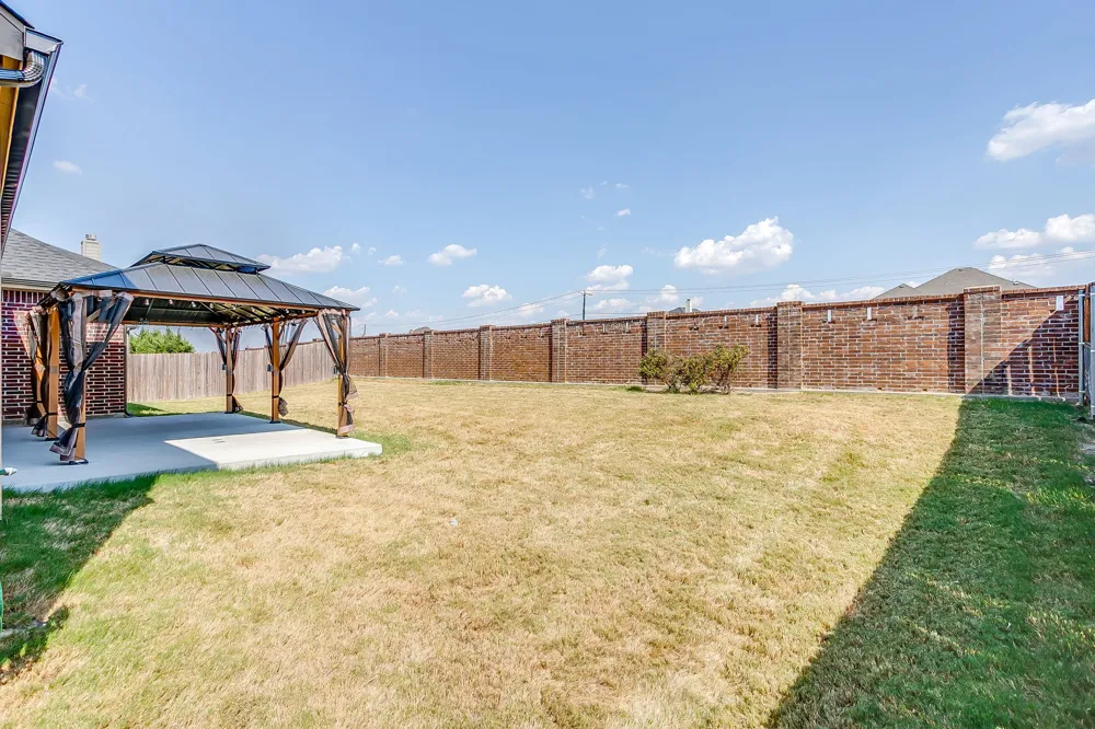 124 Lone Oak Drive Crowley, TX 76036
