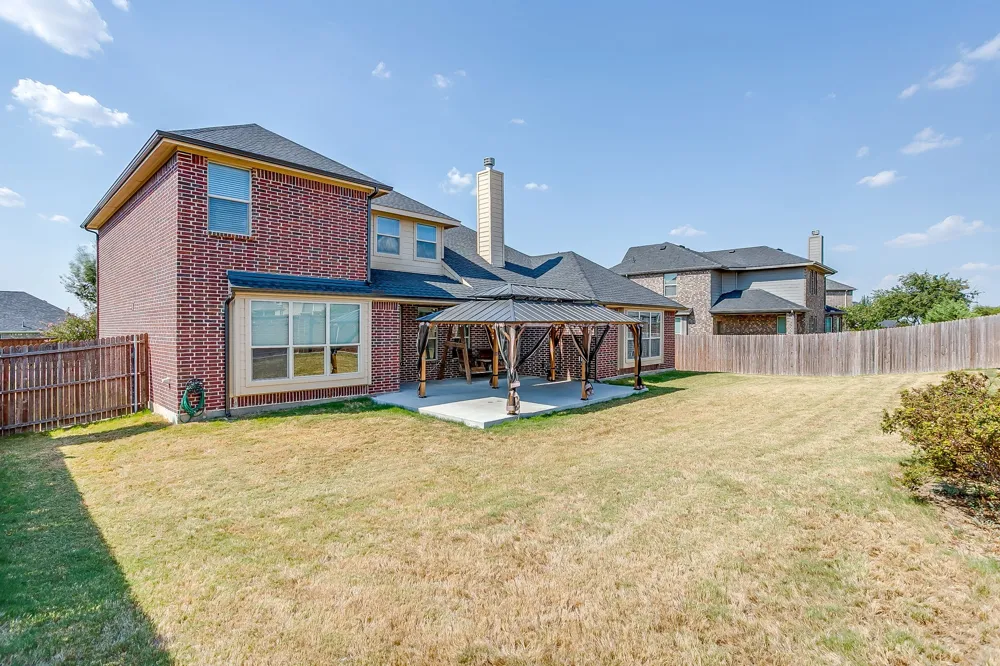 124 Lone Oak Drive Crowley, TX 76036