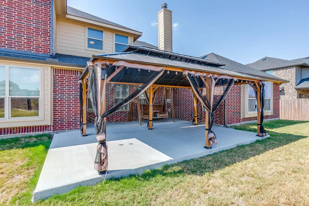 124 Lone Oak Drive Crowley, TX 76036