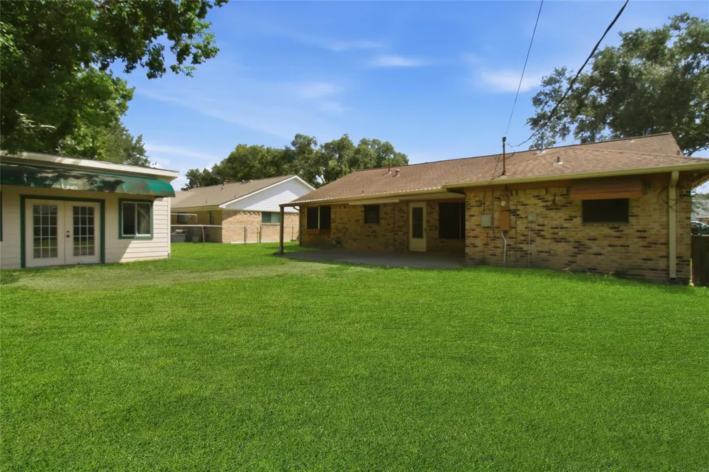 2106 Rose Rd Pearland, TX 77581