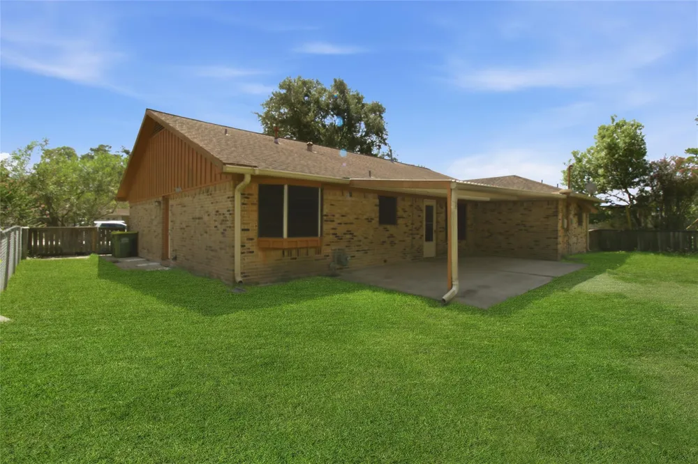 2106 Rose Rd Pearland, TX 77581