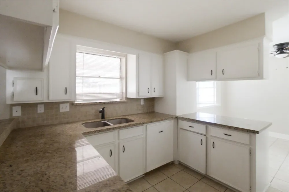 2106 Rose Rd Pearland, TX 77581