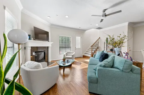 2922 Royal Oaks Crest